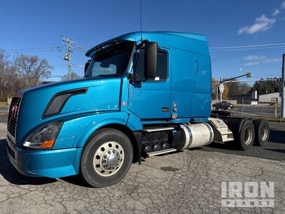 2016 Volvo VNL64T630 6x4 تراكتور شاحنة كابينة النوم (ثنائية المحور)