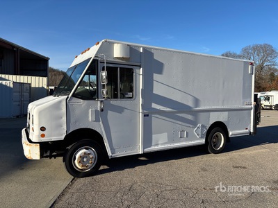 1998 Freightliner MT45 4x2 Fourgon surélevé