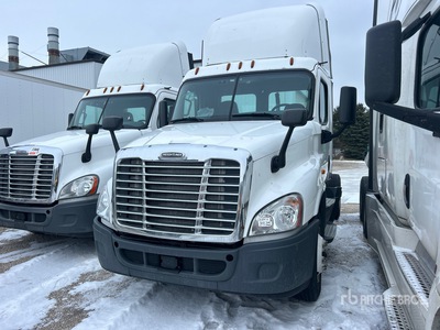 2016 Freightliner Cascadia 125 4x2 تراكتور شاحنة (أحادي المحور) (Inoperable)