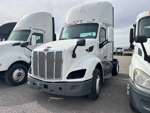 2018 Peterbilt 579 4x2 S/A Day Cab Truck Tractor