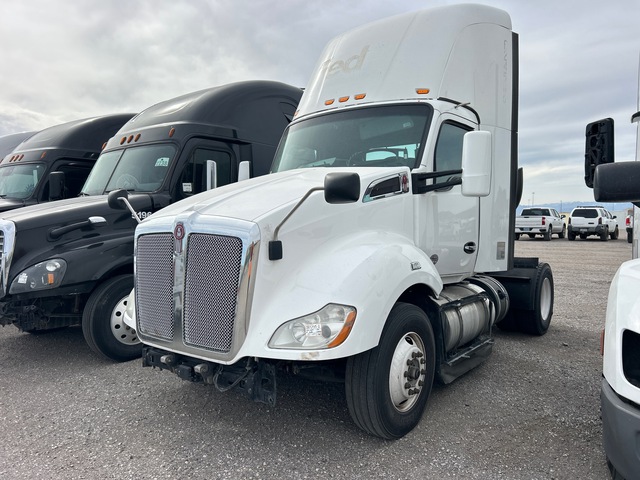 2020 Kenworth T680 4x2 S/A Day Cab Truck Tractor (Inoperable)
