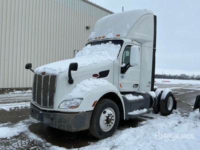 2017 Peterbilt 579 4x2 S/A Day Cab Truck Tractor