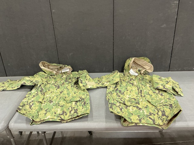 (25) Working Parkas (25) Working Parkas