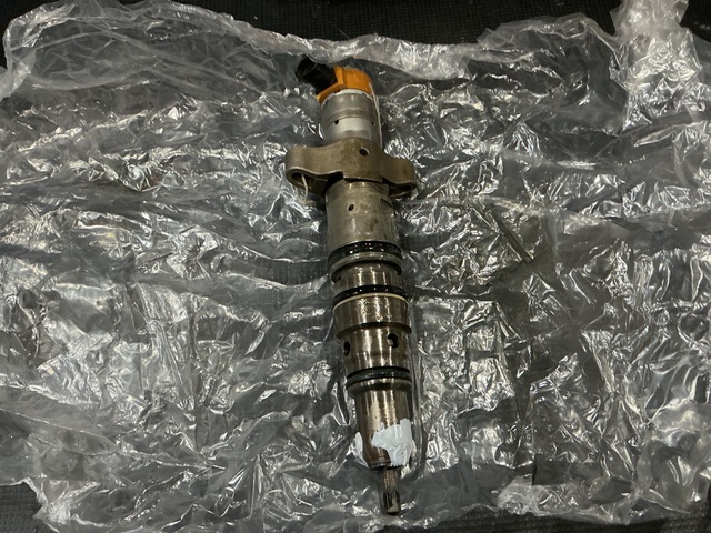 (2) Oshkosh 19KP364 Fuel Injectors
