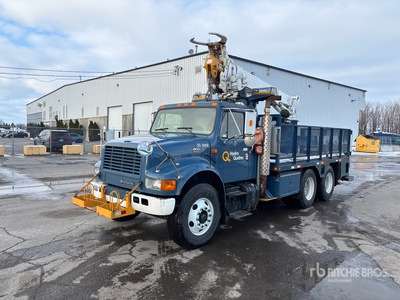 2002 International 4900 Camion excavadora