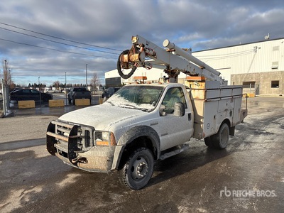 2005 Altec AT37-G 37 ft on 2005 Ford F-550 4x4 Bucket Truck