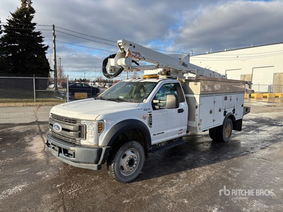 Altec on 2019 Ford F-550 Bucket Truck