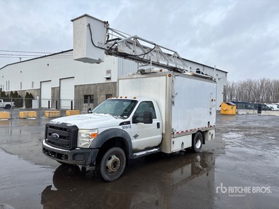 2011 Ford F-450 Nacelle élévatrice montée sur fourgon