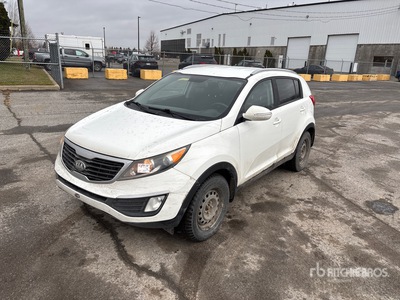 2013 Kia Sportage 2WD を見 SUV