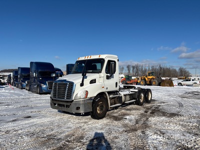 2015 Freightliner Cascadia 113 6x4 Cabeza Tractora Cabina Corta