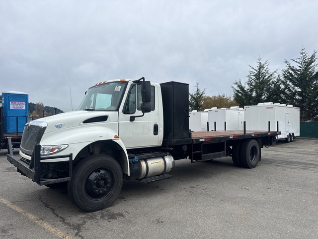 2015 International 4300 4x2 Flatbed Truck