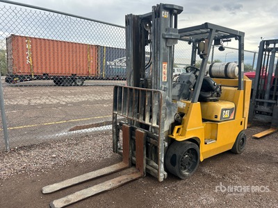 2018 Cat GC40K 7400 lb Cushion Tire Carrelli Elevatori