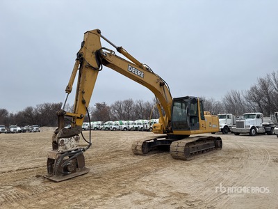 2002 John Deere 200C LC Tracked Excavator