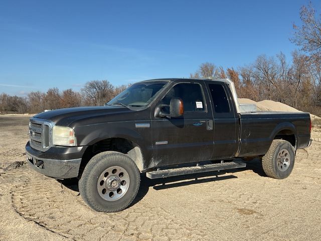 2005 Ford F-350 XLT 4x4 Extended Cab Pickup