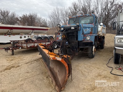 1973 INTERNATL 1 4x4 Snow plow/spreader truck Snow Plow Truck