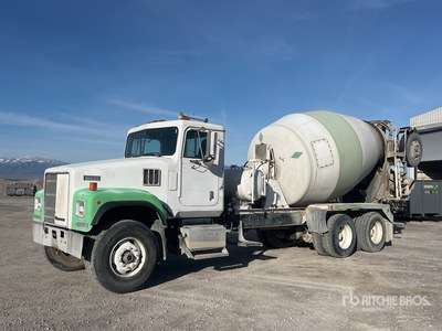 1998 International 5000 SFA 8x4 Mixer Truck