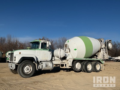1999 Mack RD690S 10x4 Camion malaxeur