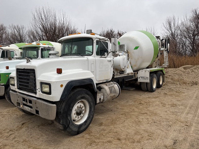 1997 Mack RD690S 8x4 Mixer Truck (Inoperable)