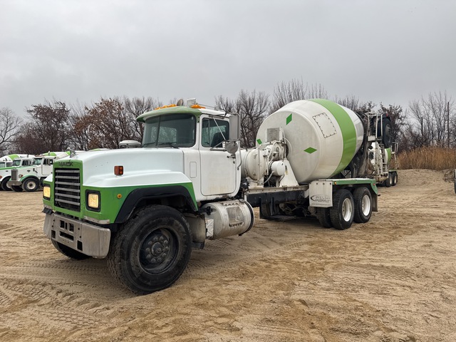 1997 Mack RD690S 8x4 Mixer Truck
