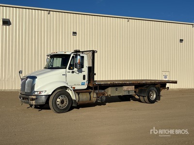 2013 International 8600 4x2 Flatbed Truck