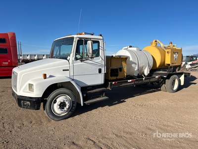 Vermeer E900 on 2000 Freightliner FL70 4x2 Vacuum Excavator Truck