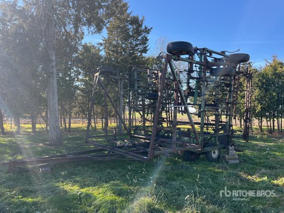 John Deere 1050 48 ft Cultivator