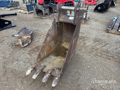 24 in Digging Excavator Bucket