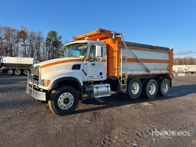 2007 Mack CV713 Granite 8x4 を見 Dump Truck