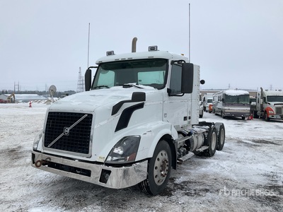 2012 Volvo VNL 6x4 Cabeza Tractora Cabina Corta