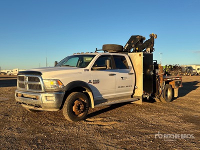 2014 Hiab 077ES-4CLX 2800 kg Knuckle Boom on 2013 Ram 5500 SLT 4x4 Crew Cab Camión Grúa