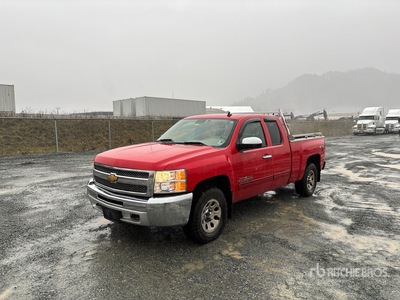 2013 Chevrolet Silverado 1500 LS 4x4 Extended Cab بيك اب