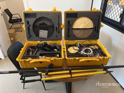 Trimble SPS882 Base Station & Rover System