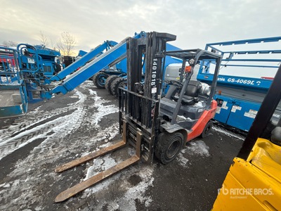 2014 Toyota 8FGU25 4500 lb Cushion Tire Montacargas