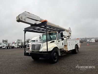 Altec AA755L 55 ft on 2005 International 4300 SBA 4x2 Camion de cubo