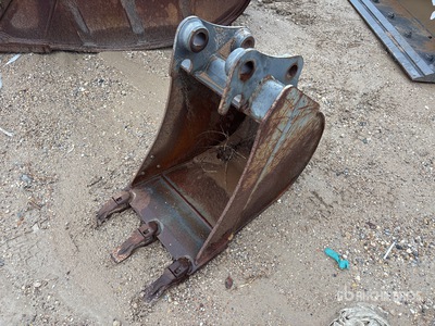 Volvo 16 in Digging Excavator Bucket - Fits Volvo ECR40D