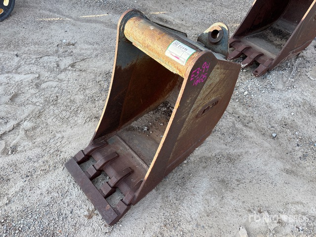 Backpush Bucket Rear Tag 18 in Q/C Digging Backhoe Rear Bucket | Ritchie Bros. Auctioneers