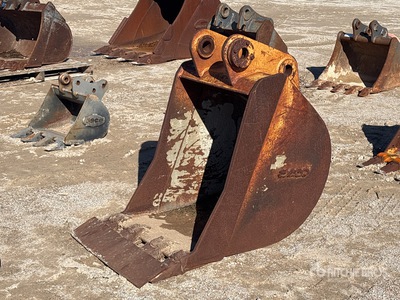 Esco 24 in Digging Excavator Bucket - Fits Case CX75/80