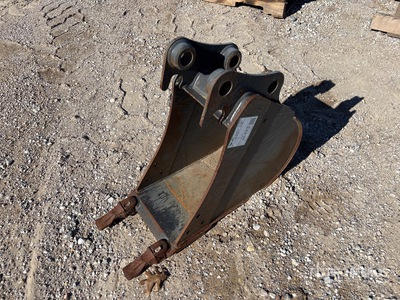 Volvo 12 in Digging Excavator Bucket - Fits Volvo ECR40D