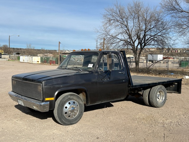 1982 GMC C3500 4x2 Flatbed Truck 1982 GMC C3500 4x2 Flatbed Truck