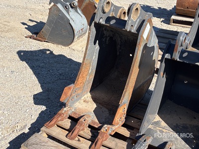 Volvo 18 in Digging Excavator Bucket - Fits Volvo ECR88D