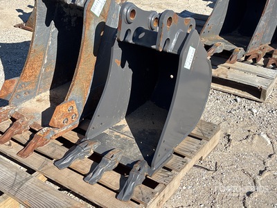 Volvo 18 in Digging Excavator Bucket - Fits Volvo ECR58F