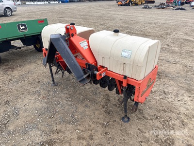 2002 Land Pride 68 in Areator attachment Aérateur