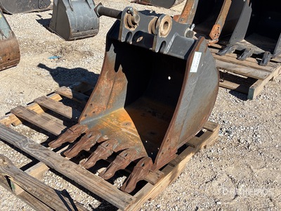 Volvo 24 in Digging Excavator Bucket - Fits Volvo ECR58F