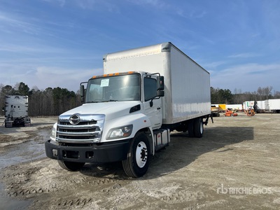 2018 Hino 268 4x2 Camion fourgon