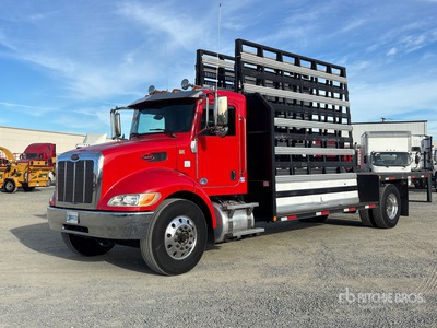 2017 Peterbilt 337 4x2 شاحنة مسطحة
