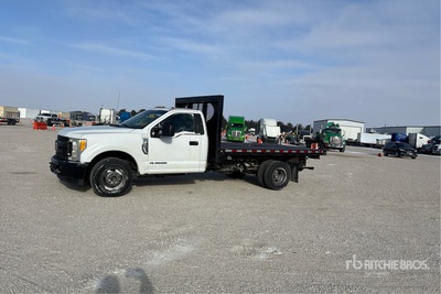 2017 Ford F-350 XL 4x2 Flatbed Truck