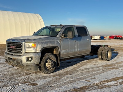 2015 GMC Sierra 3500HD 4x4 Crew Cab Cab and Chassis