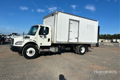2016 Freightliner M2106 4x2 Camion fourgon