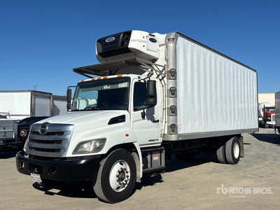2017 Hino 268 4x2 冷蔵トラック