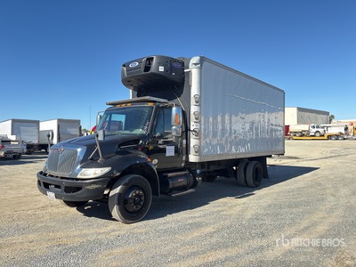 2018 International 4300 4x2 冷蔵トラック
